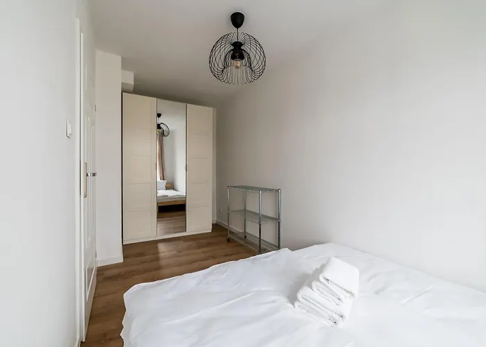 Rynek Jezycki By Bookinghost * Poznaň